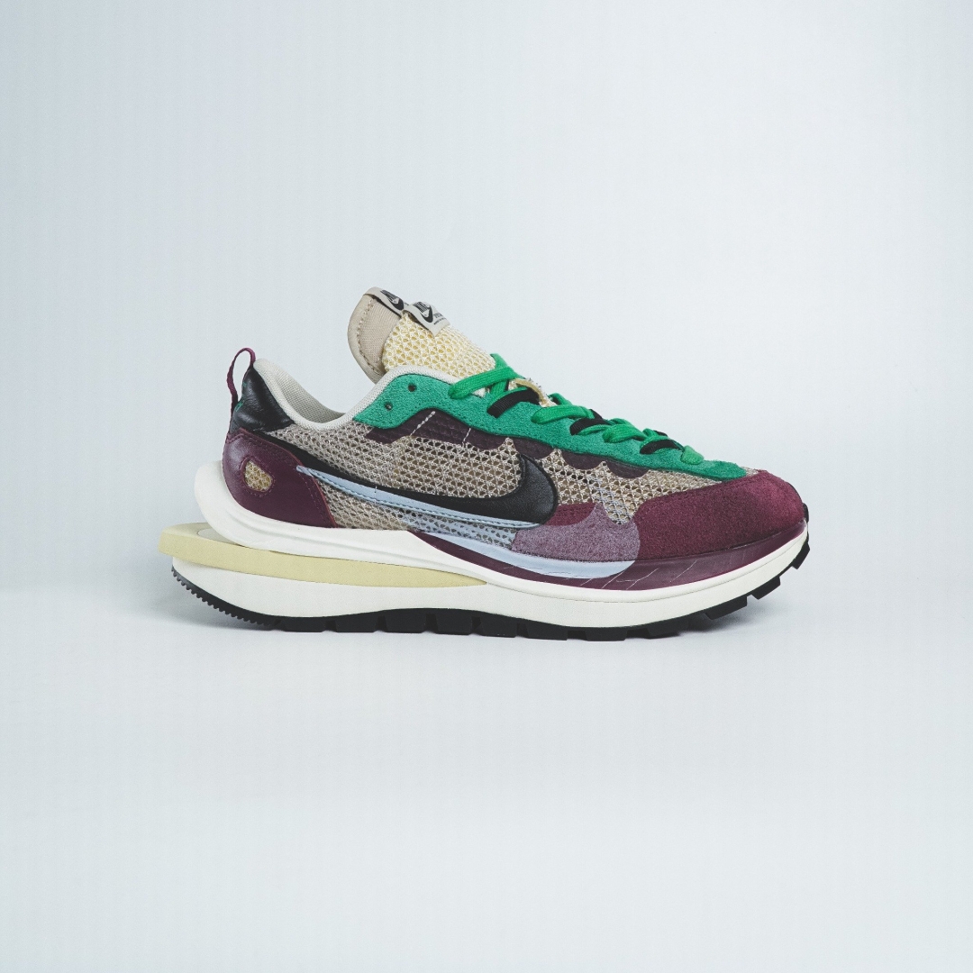 CS3950 - NIKE SACAI X VAPOR VILLAIN RED - 42.5