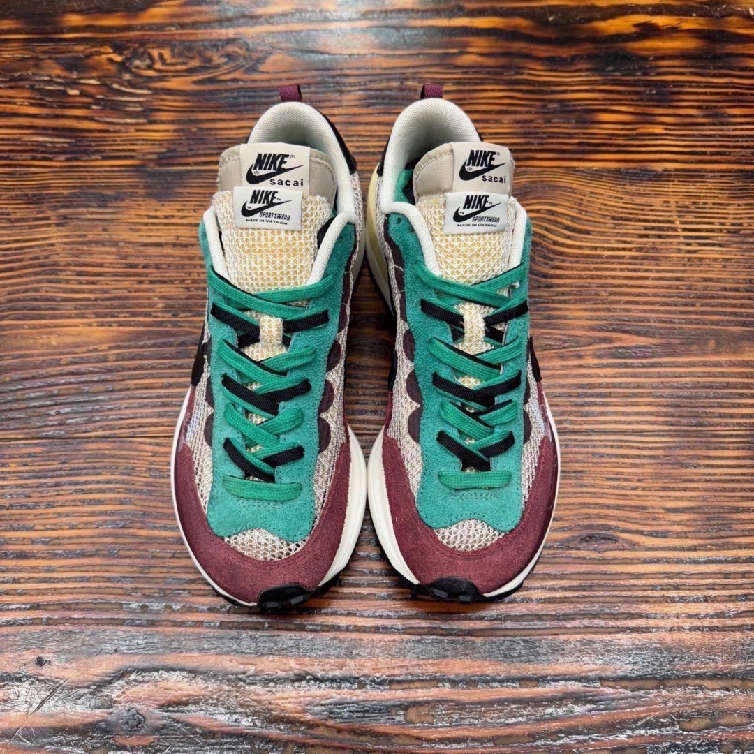 CS3950 - NIKE SACAI X VAPOR VILLAIN RED - 42.5