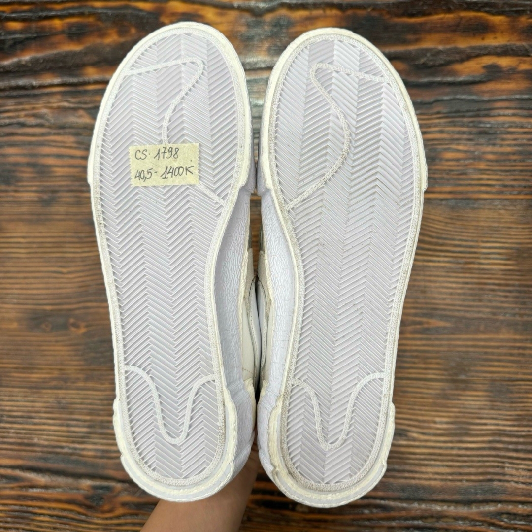 cs1798 - Blazer Low Sacai White Patent - 40.5