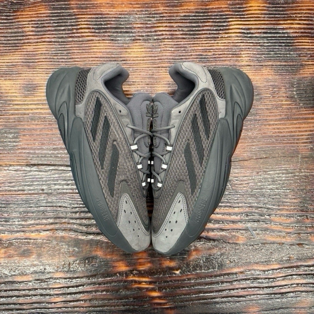 cs3129 - Ozweego Black DS FB - 42