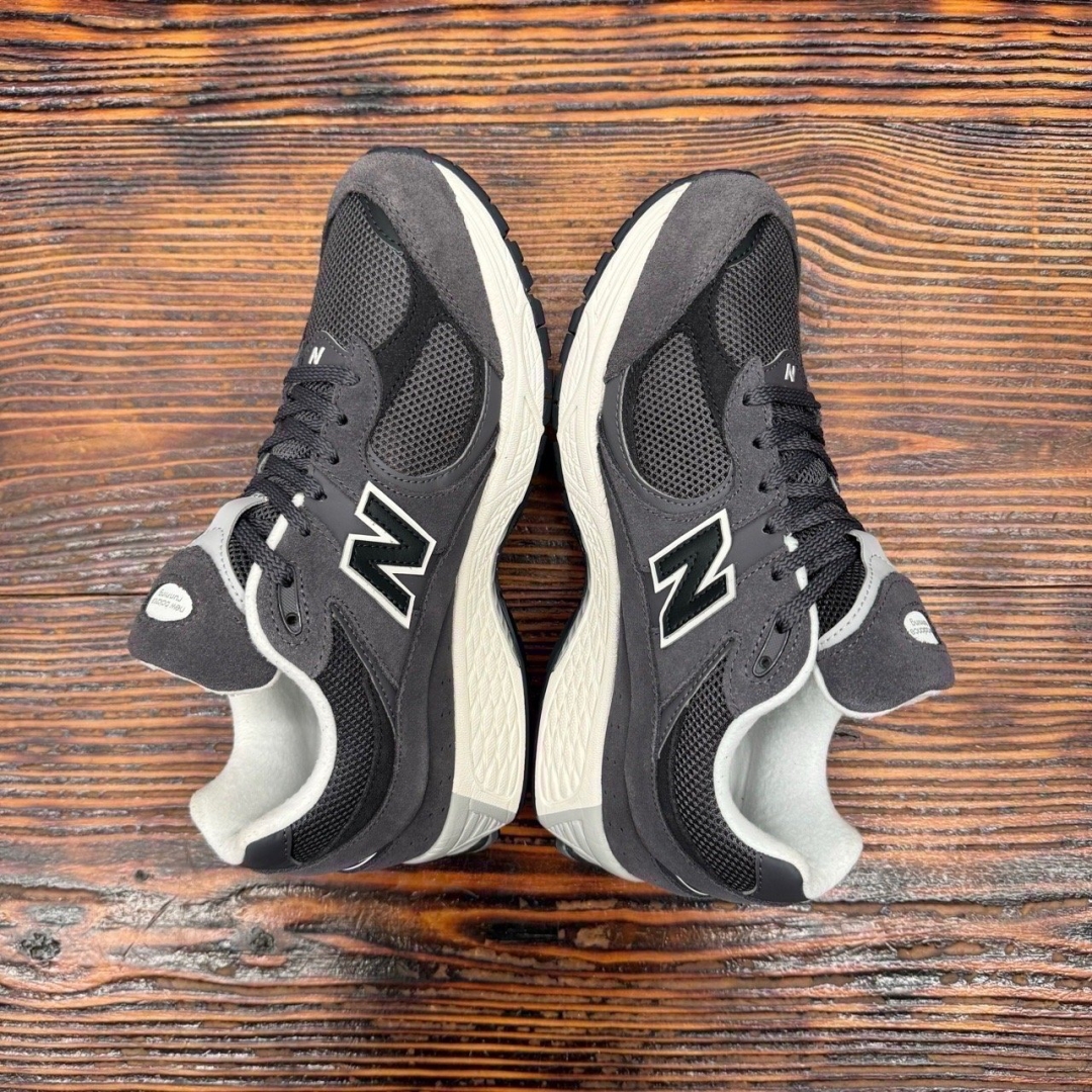 cs3714 - NBL2002 MONOCHROME PACK GREY DS FB - 42