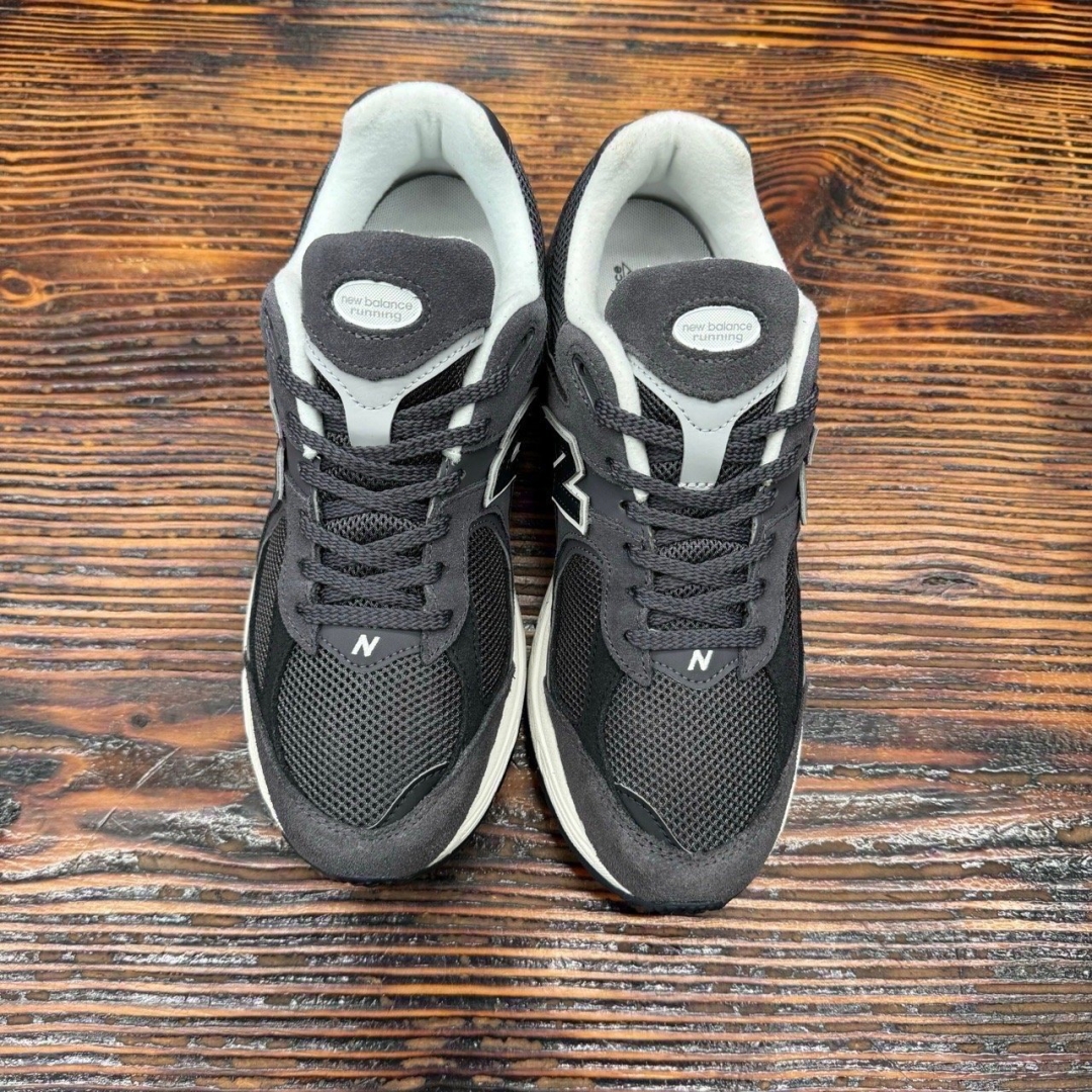 cs3714 - NBL2002 MONOCHROME PACK GREY DS FB - 42