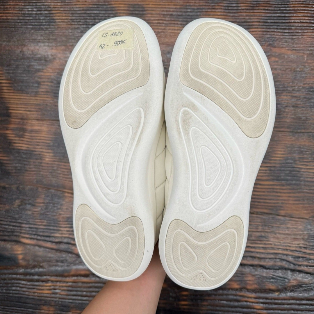 cs3820 - Adipuff Off White - 42