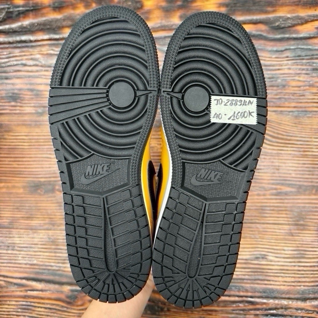 jd2889 - 1S Low University Gold Black LN - 40