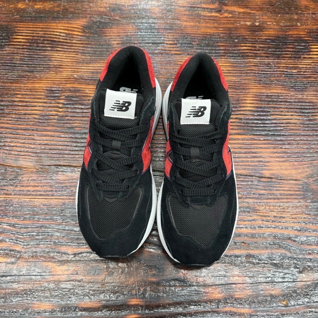 NBL 57/40 BLACK RED DS FB - 41.5