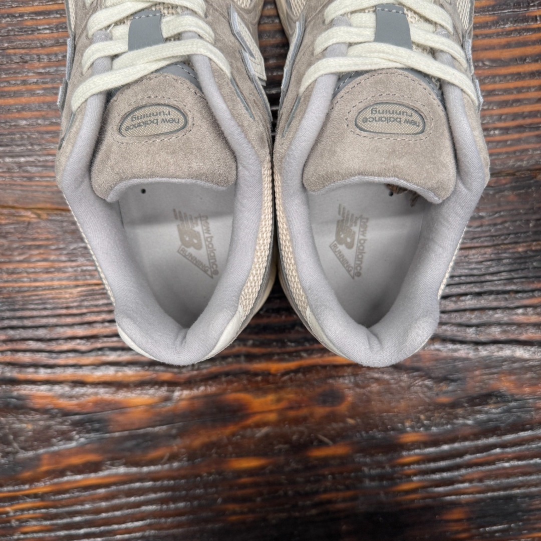 U2002RRD NEWBALANCE 2002 ARID STONE DS FB