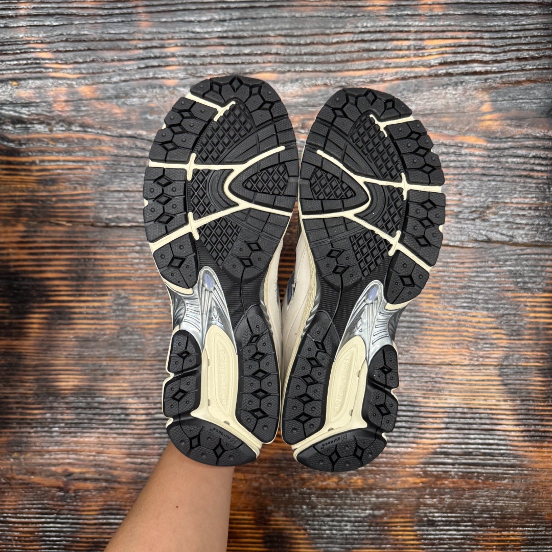 U2002ROB NEWBALANCE 2002 TAN BLUE DS FB