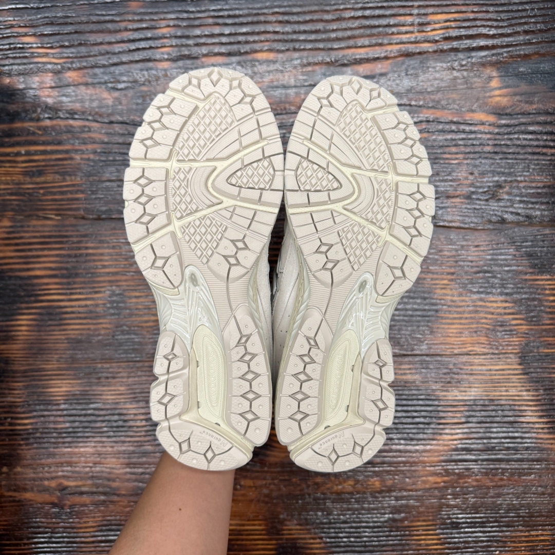 U2002RBE NEWBALANCE 2002 TIMBERWOLF DS FB - 42