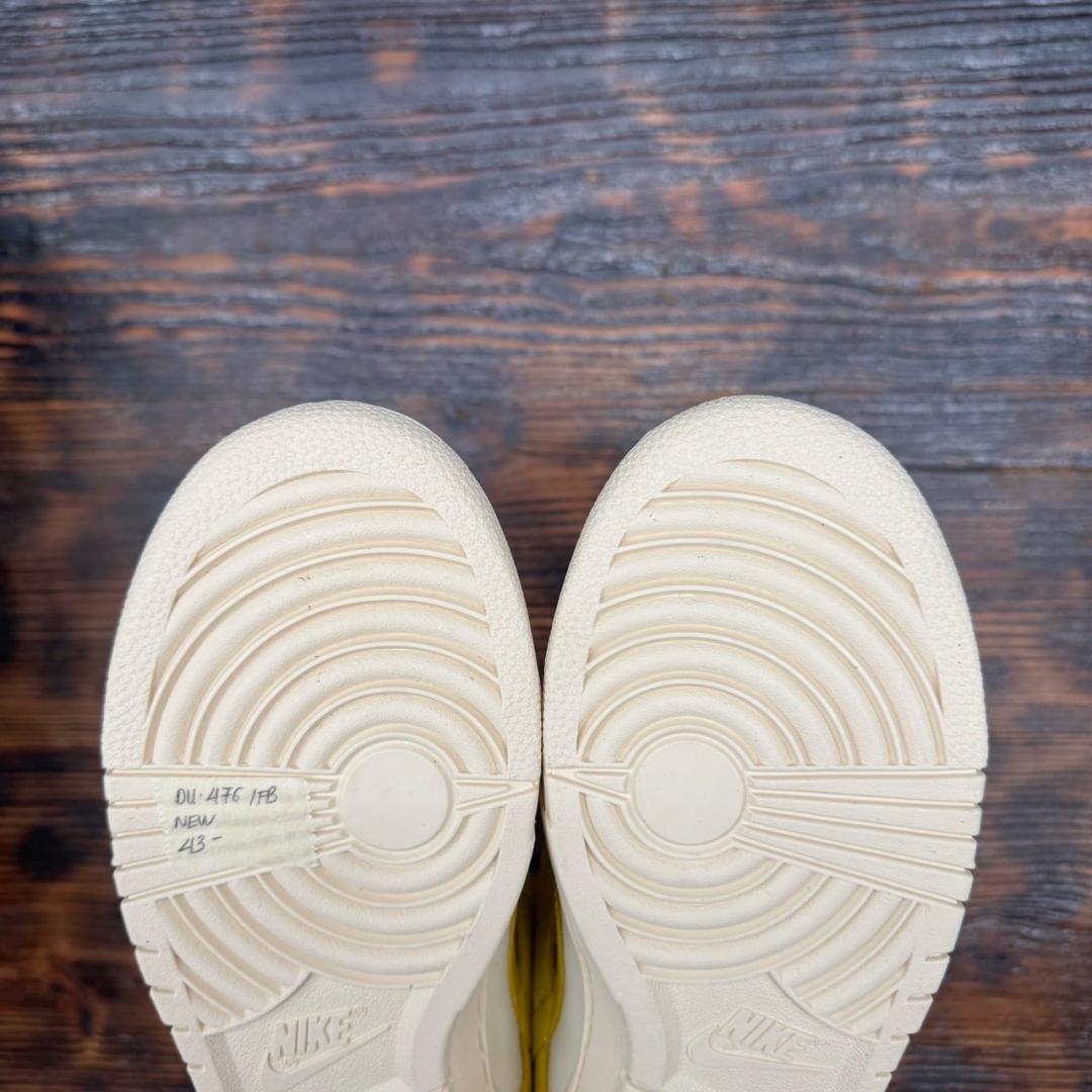 DU476 - DUNK LOW LX BANANA DS FB - 43
