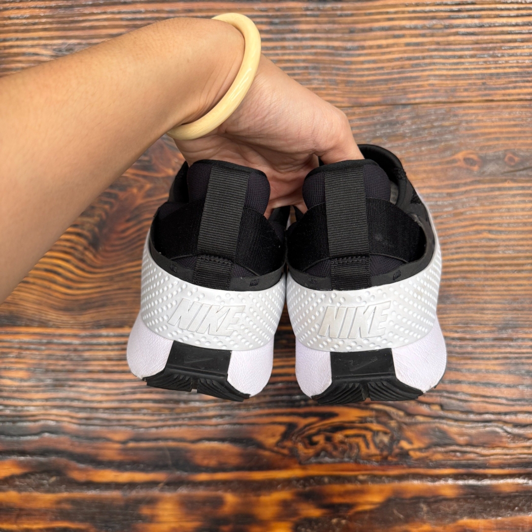 CS4281 - NIKE FLYEASE BLACK WHITE - 40,5