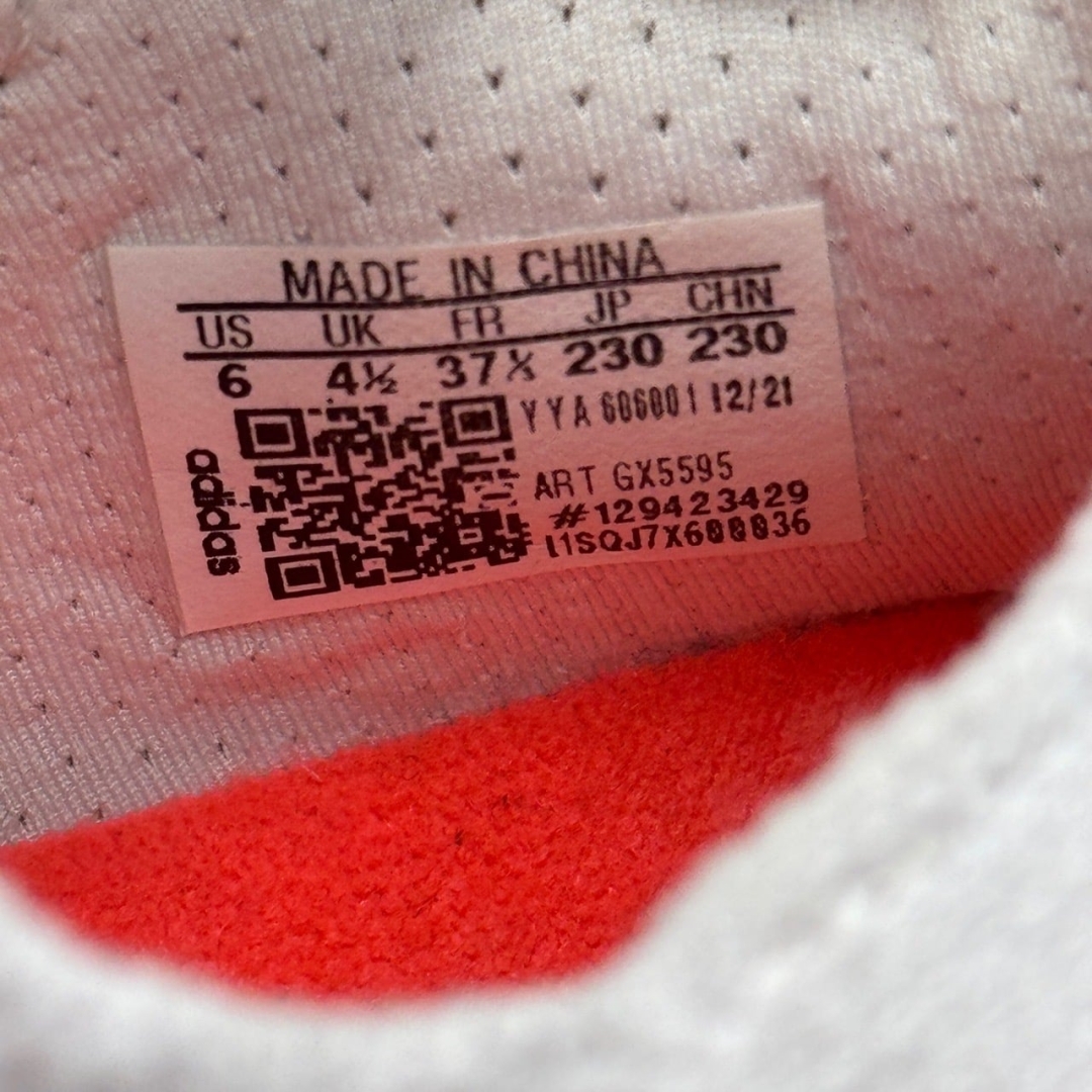 CS4336 - ULTRABOOST 22 WHITE ORANGE - 37
