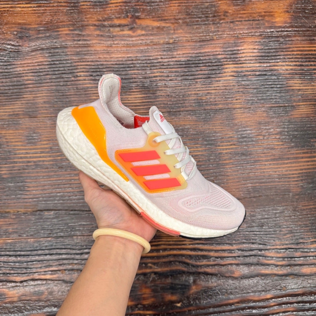 CS4336 - ULTRABOOST 22 WHITE ORANGE - 37