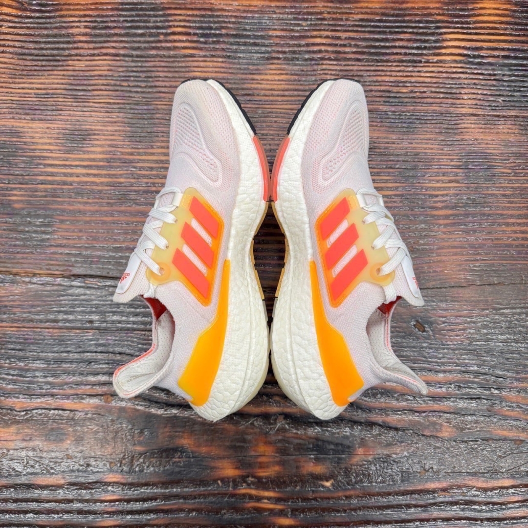 CS4336 - ULTRABOOST 22 WHITE ORANGE - 37