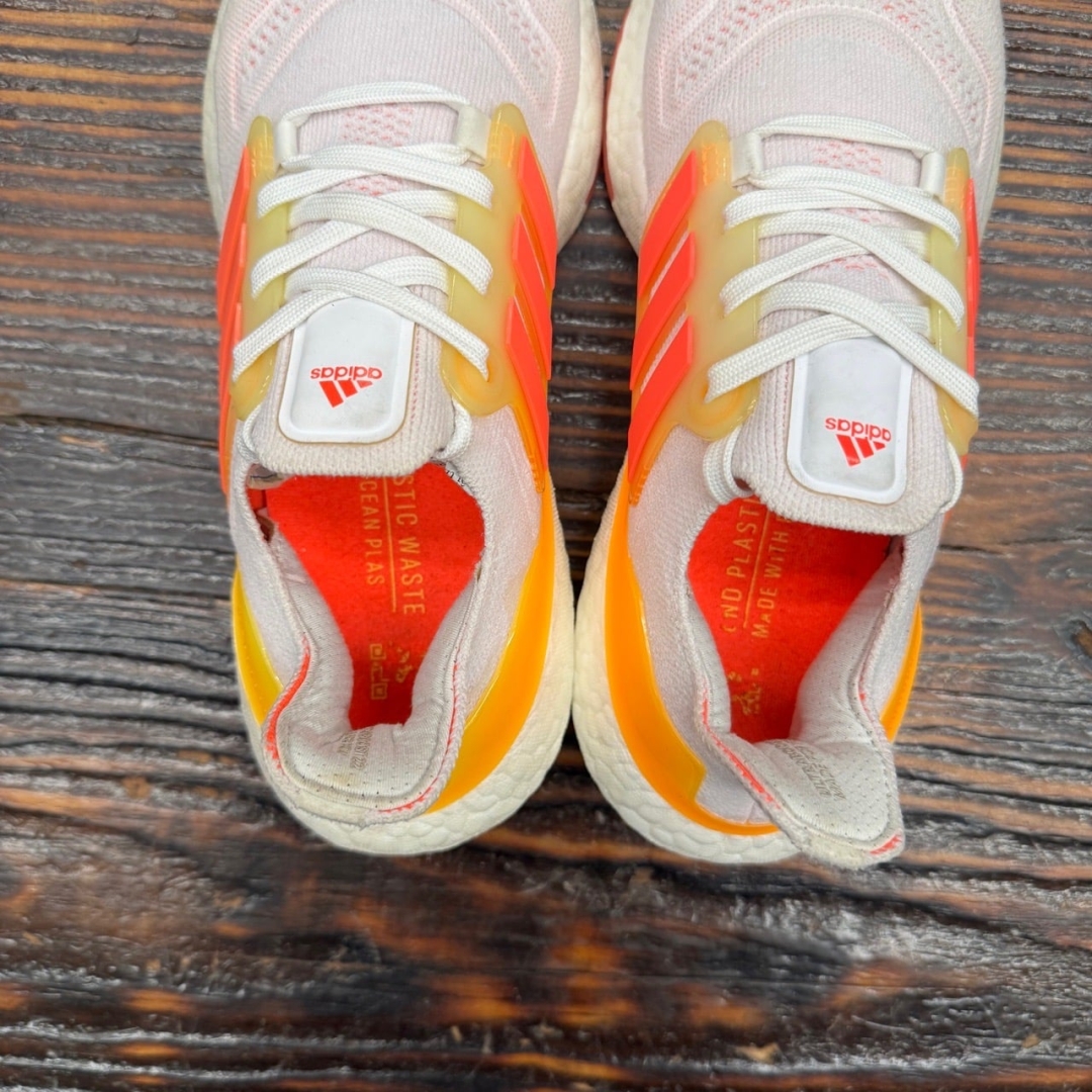CS4336 - ULTRABOOST 22 WHITE ORANGE - 37