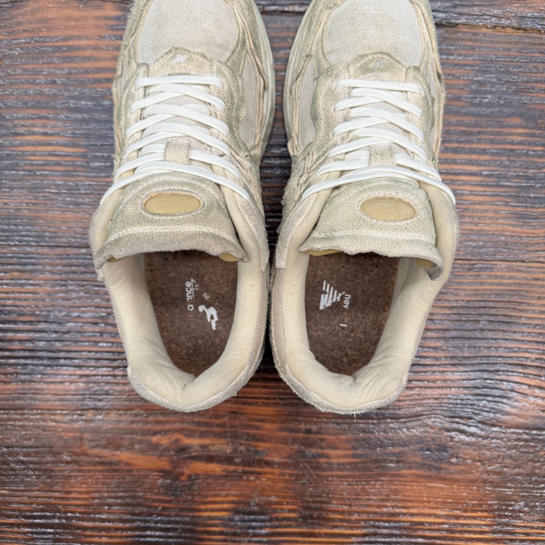 CS4342 - NEWBALANCE 2002 PROTECTION PACK DISTRESSED - 42