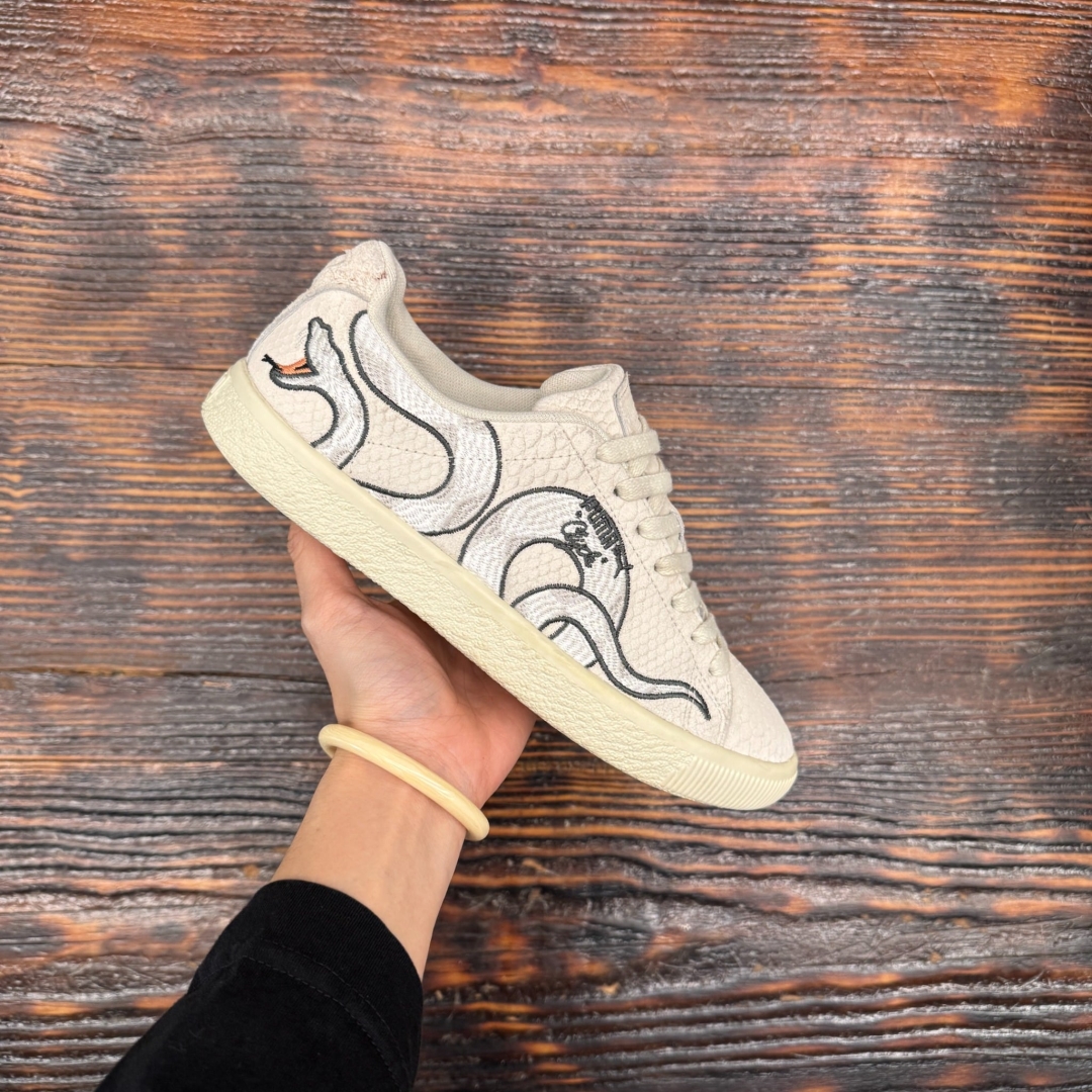 CS4663 - PUMA CLYDE WHITE SNAKE EMBROIDERY - 40
