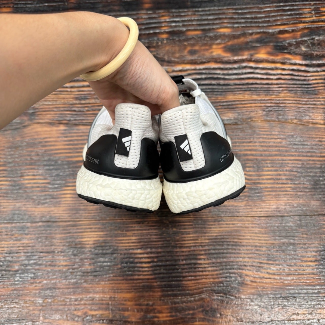 CS4738 - ADIDAS ULTRABOOST 5.0 WHITE BLACK - 41