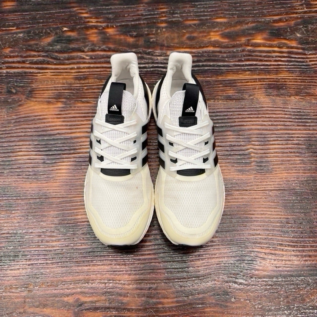 CS4738 - ADIDAS ULTRABOOST 5.0 WHITE BLACK - 41