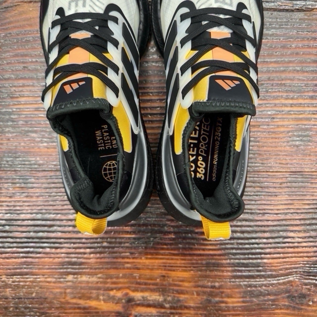 CS4749 - ULTRABOOST GORE-TEX LIGHT - 38