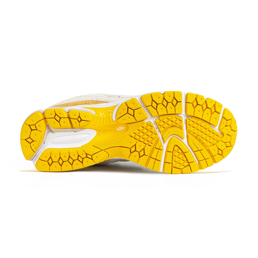 New Balance 2002r Beige Yellow M2OO2RFU